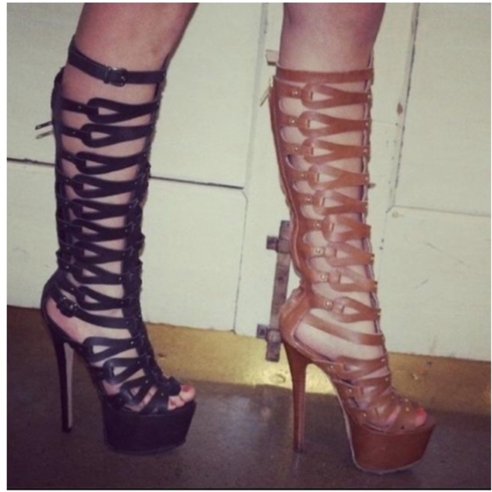 Black Samara Gladiator Sandal Platforms - Picture 3 of 8